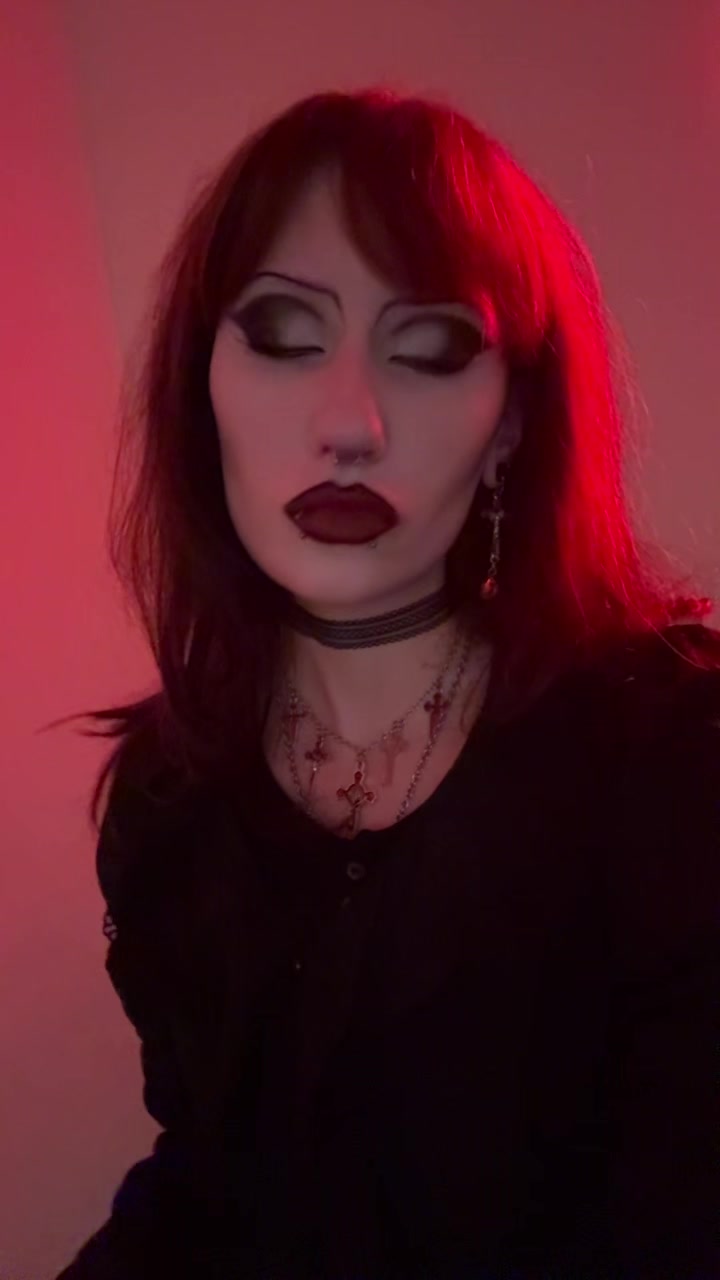 @🧛🏻♀️