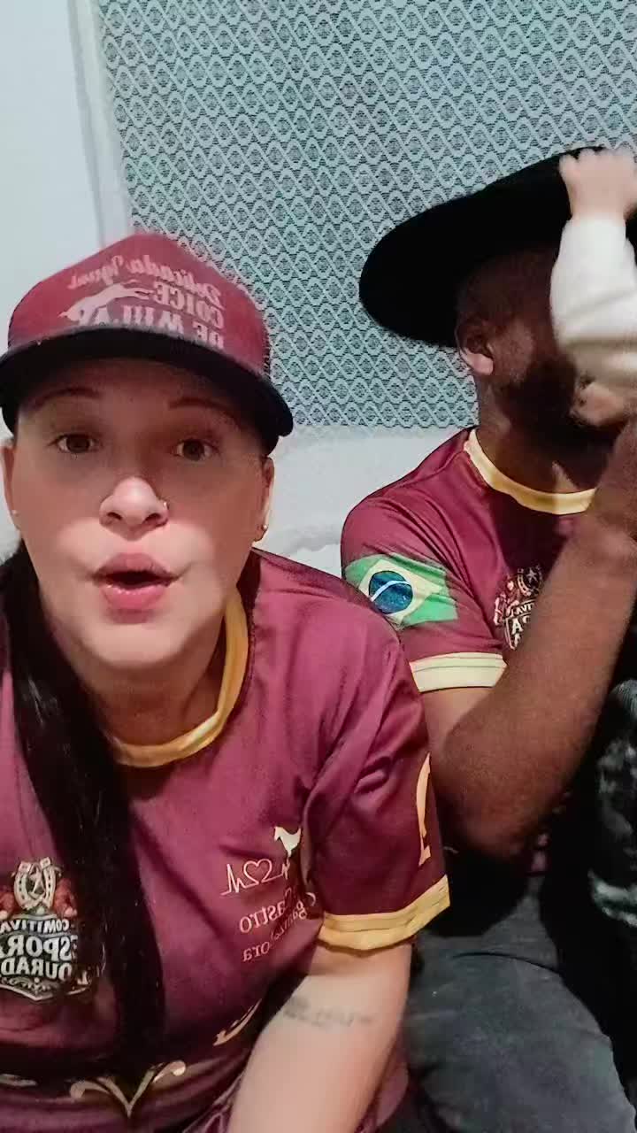 @LaryCastro🧡🦋