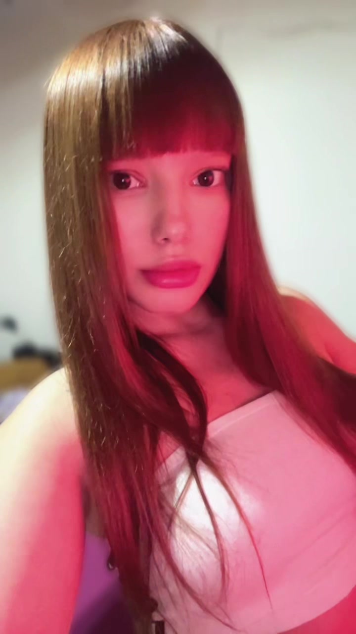 @larameza_