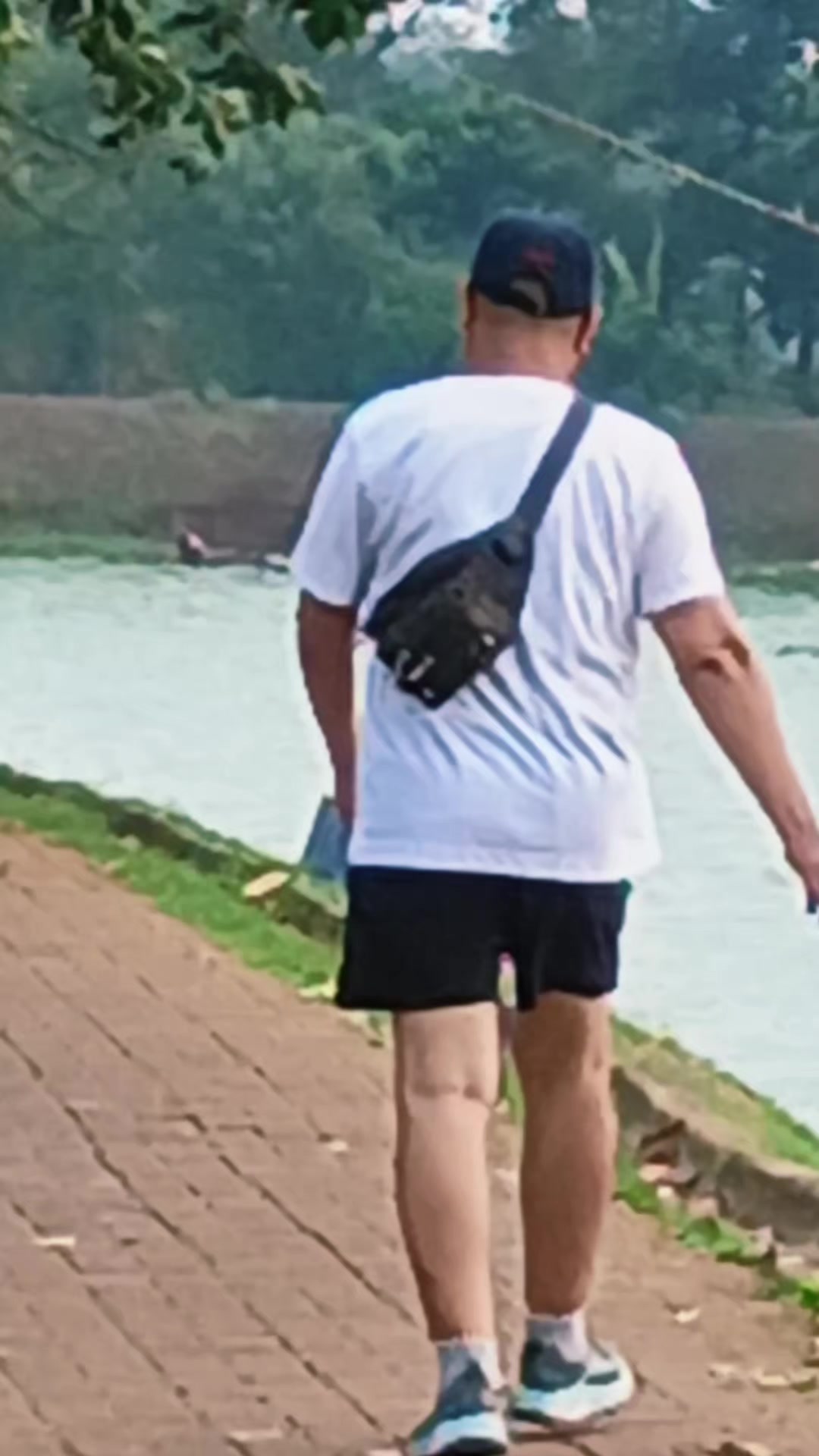 @Dari kontak anda
