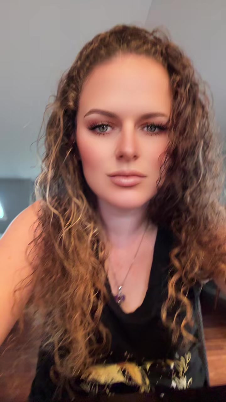 @🇨🇦 Emily 🪽