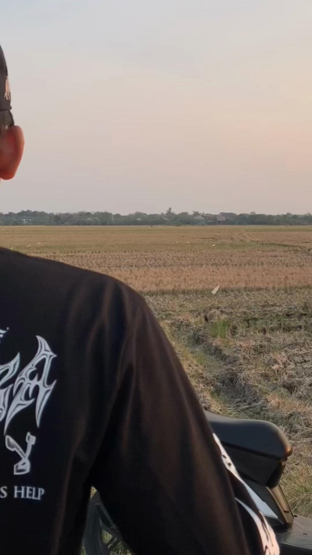 @𝘡𝘢𝘺𝘳𝘖𝘶𝘵𝘧𝘪𝘵