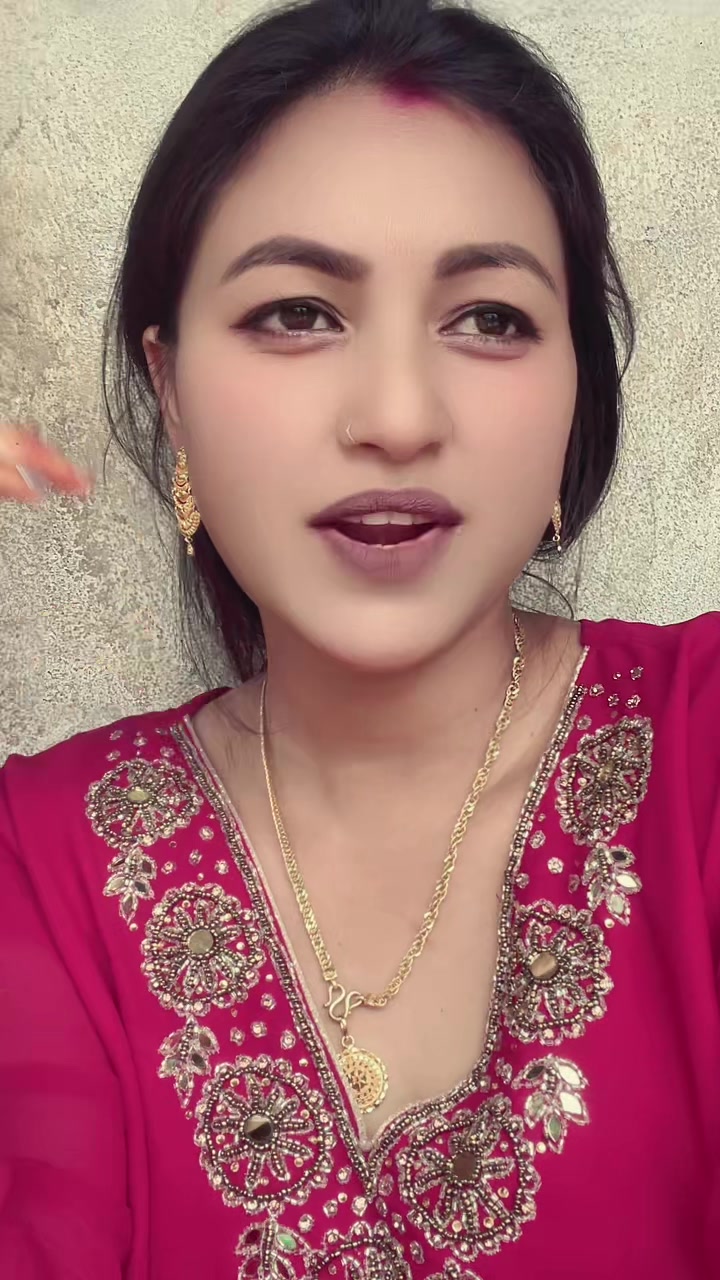 @शिवानी 😊smile Queen 😊 👑