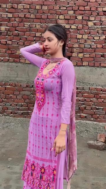 @AYESHA_KHAN_