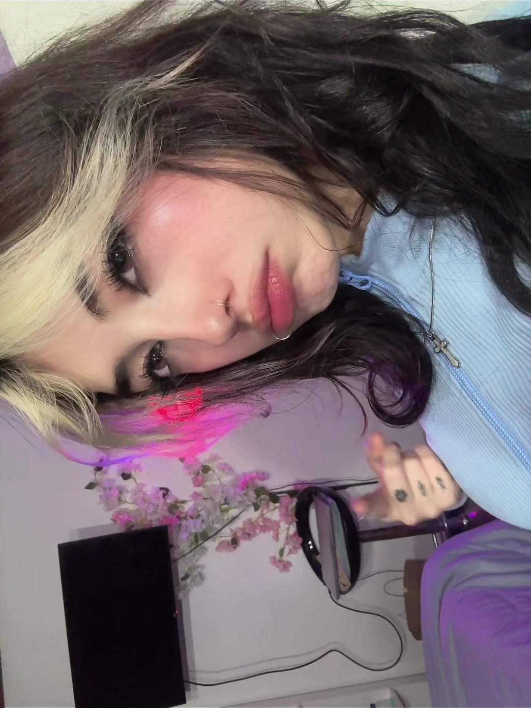 @Izis🛸