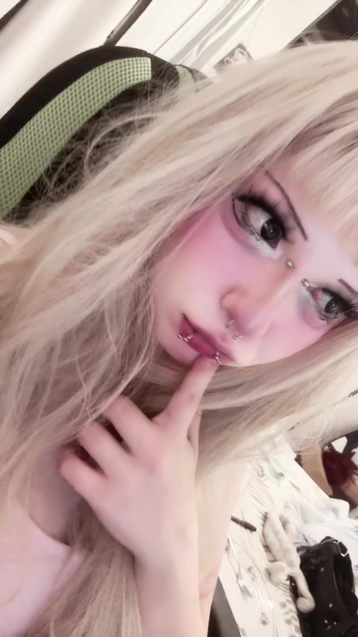 @лола <33