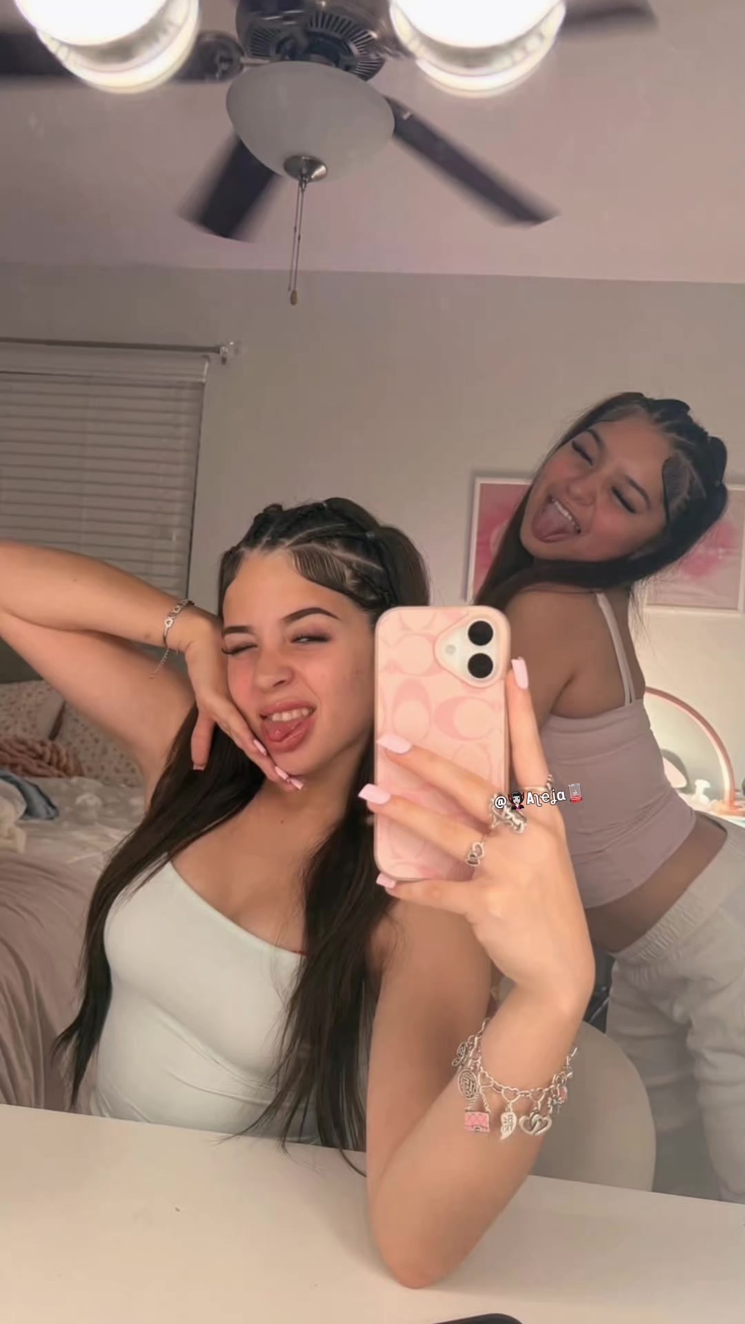 @♕