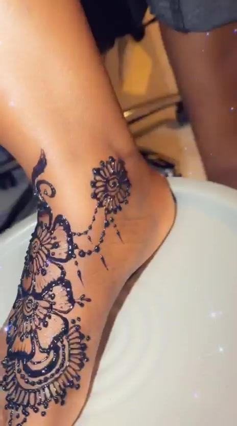 @HennabyChristy