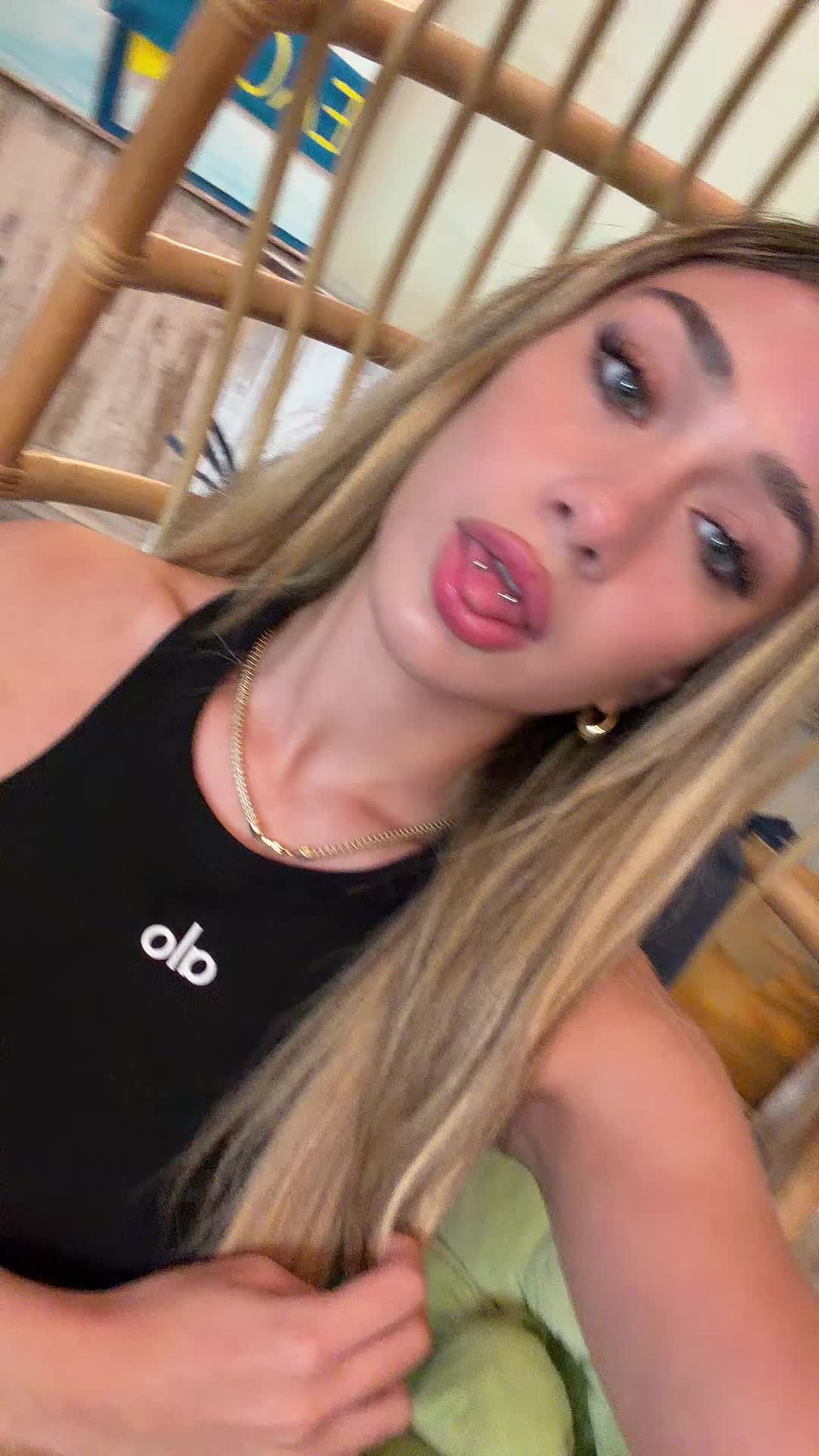 @miabellarivero