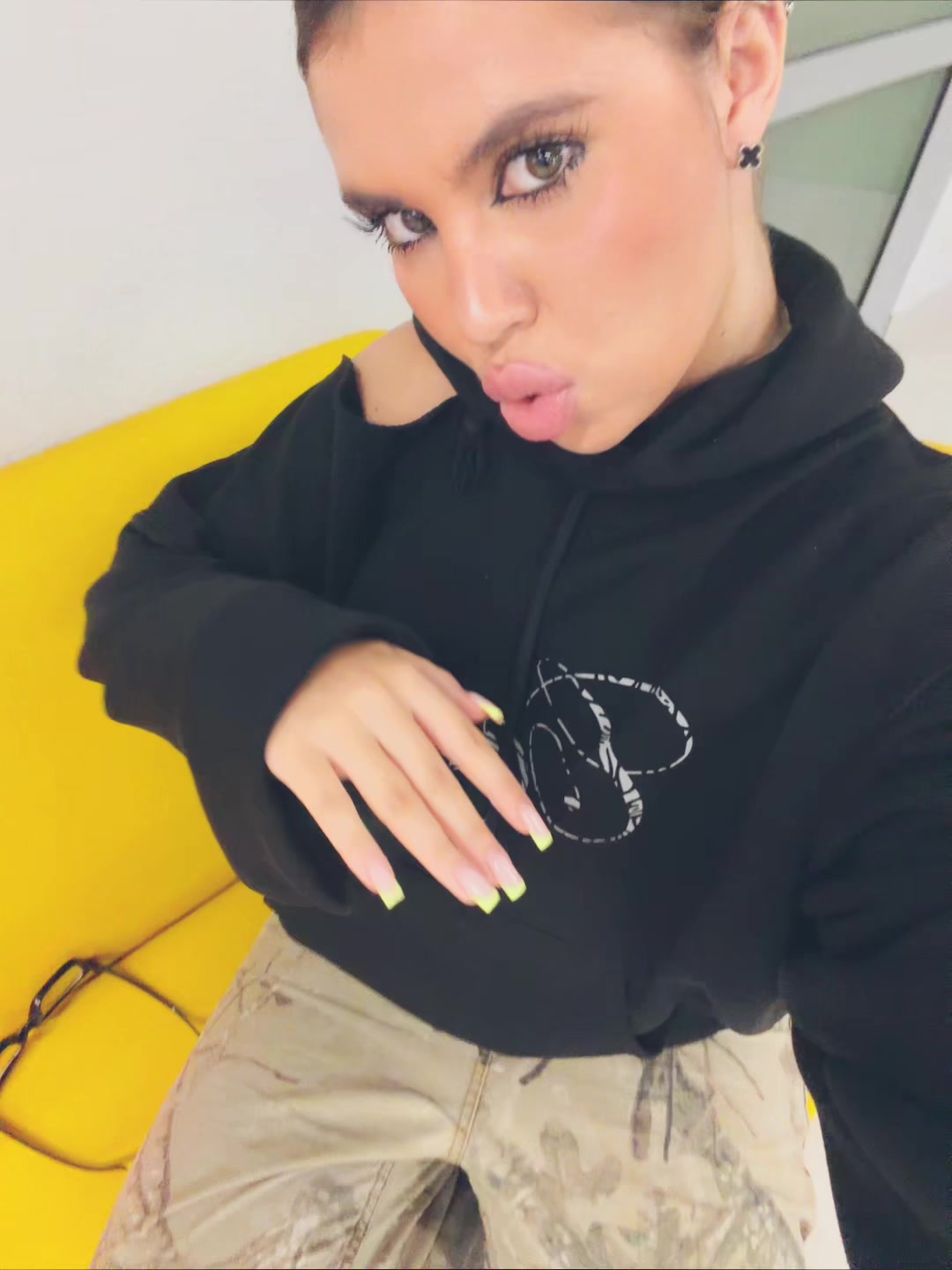 @DARYA FERLEVSKAYA