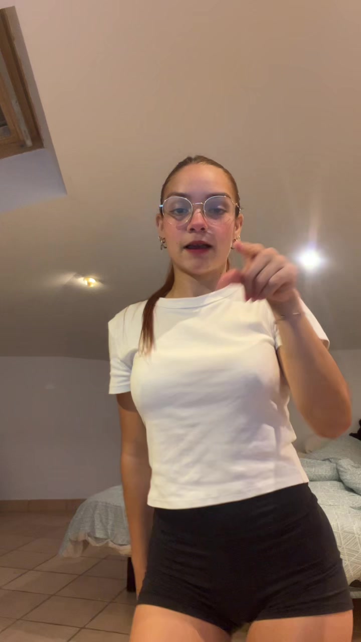 @camilezcano__
