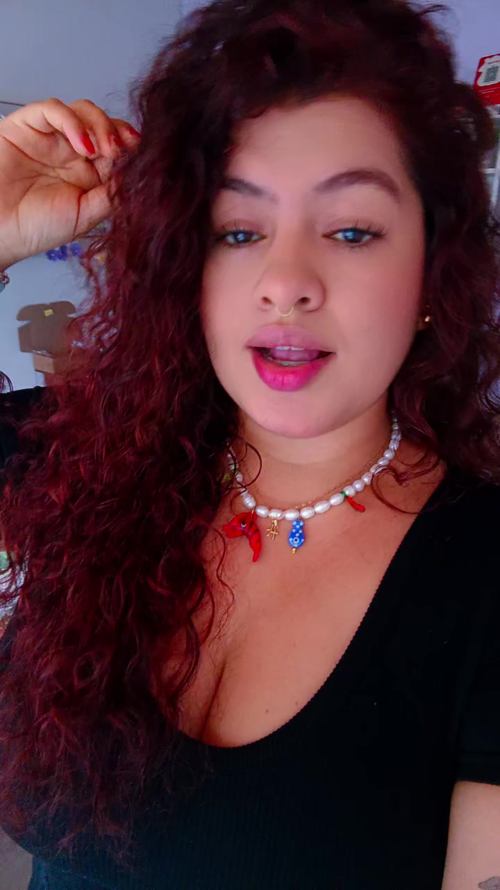 @Anyi Chaves 💜💄💋🇨🇴