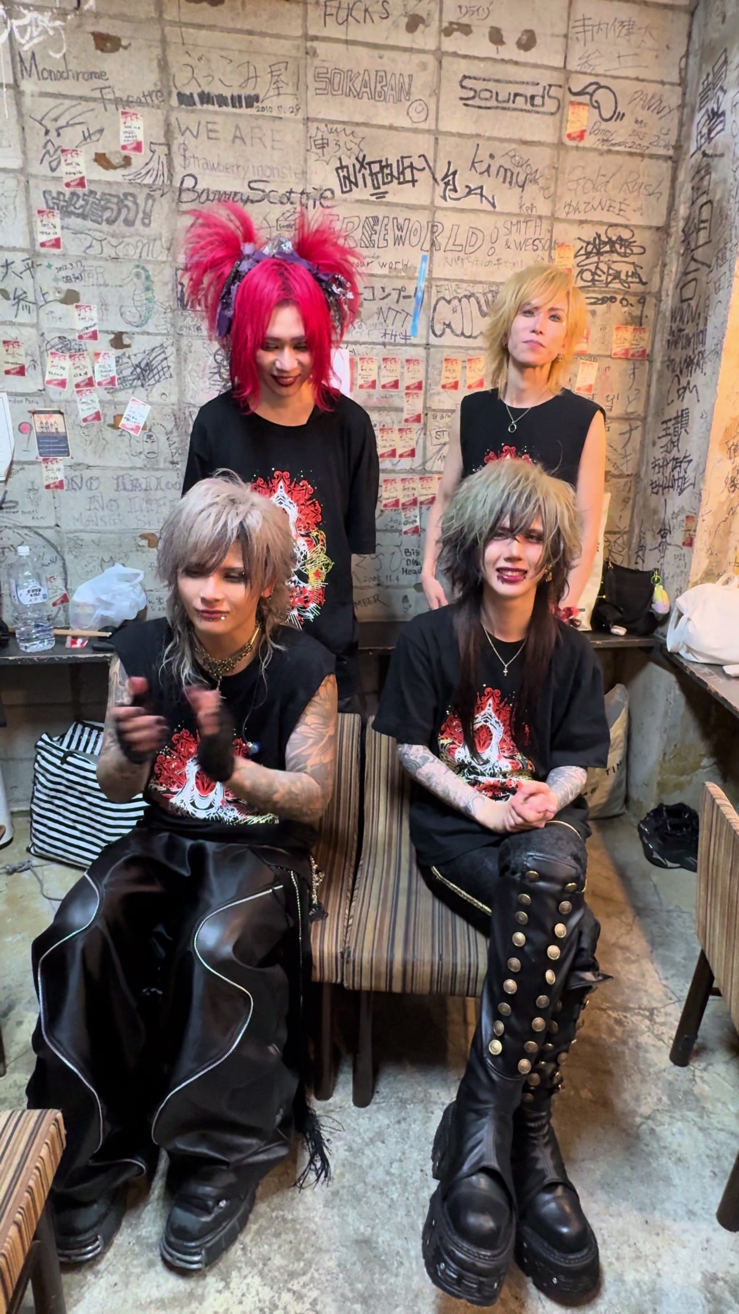 @Royz_official