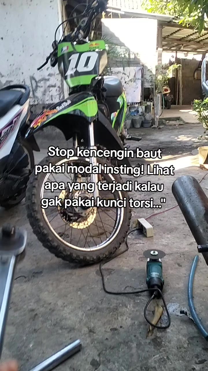 @Ayuu