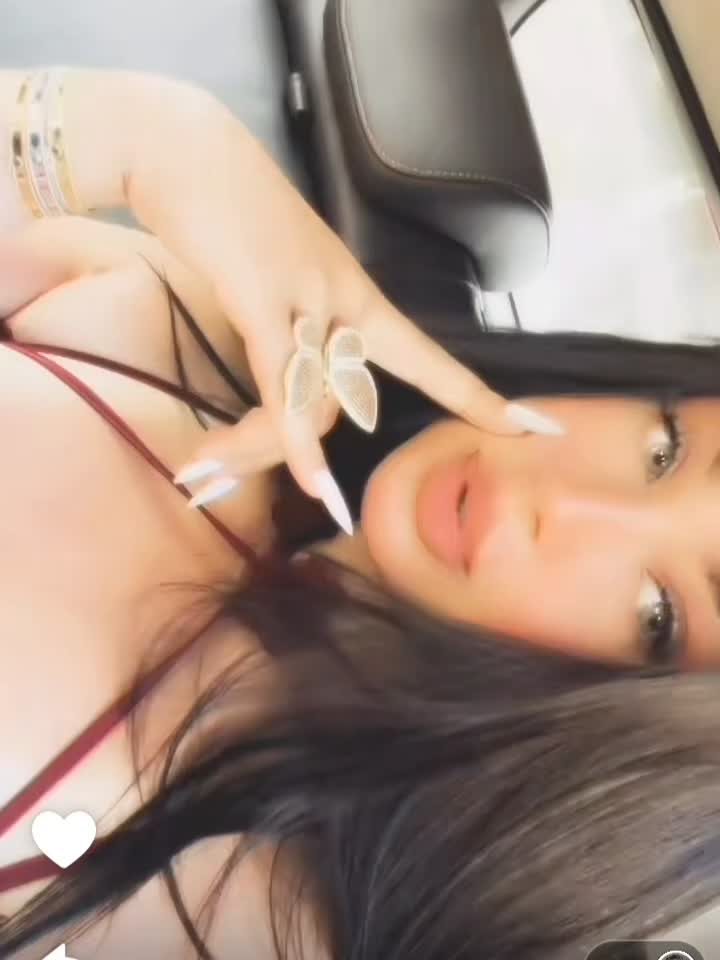 @chahinez_