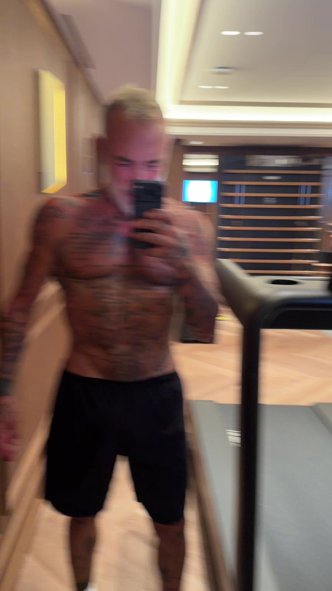 @Gianluca Vacchi