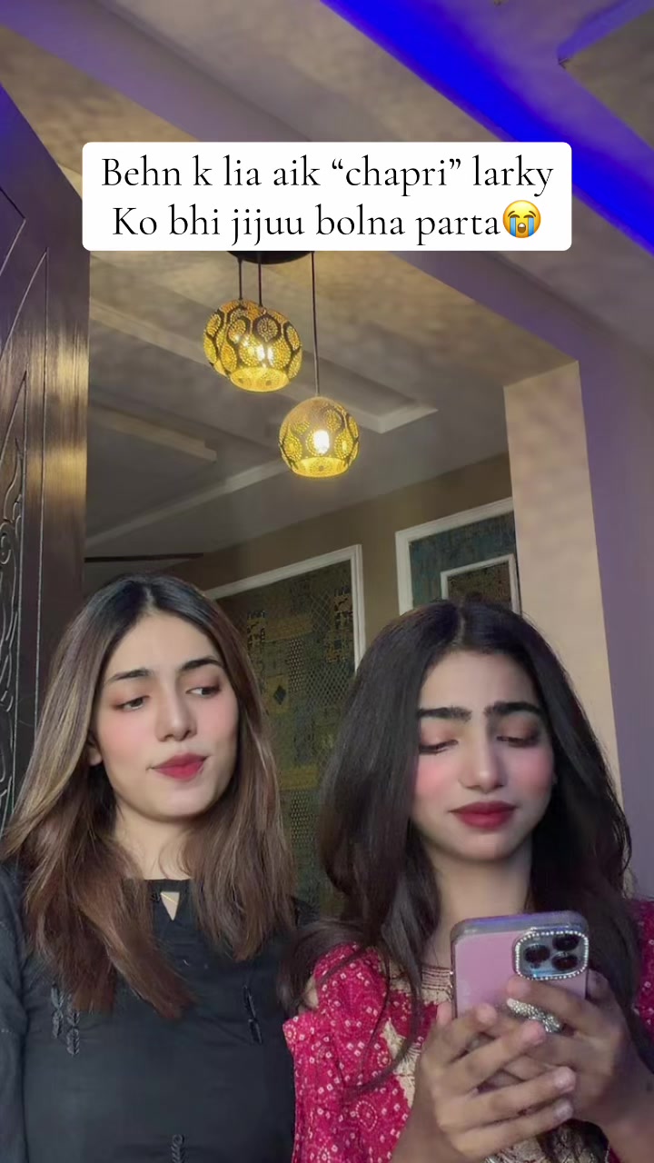 @Ayesha🖤