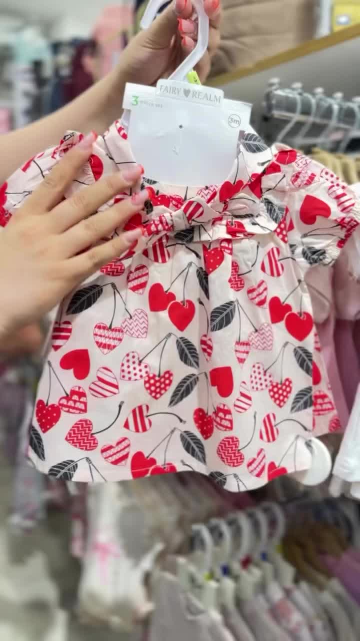 @Sara Clothing store