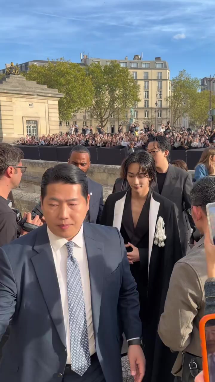 @moon