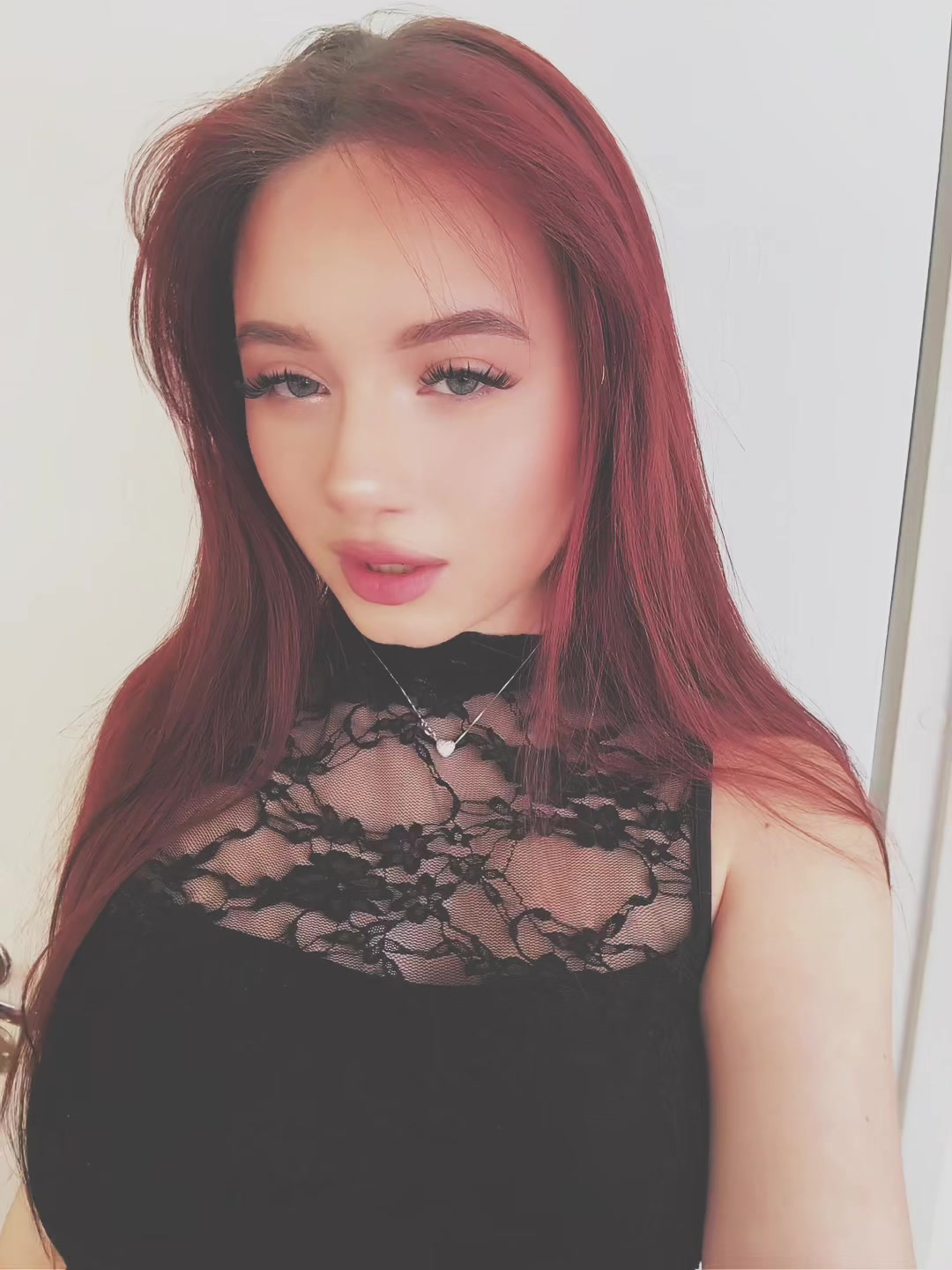 @🫦