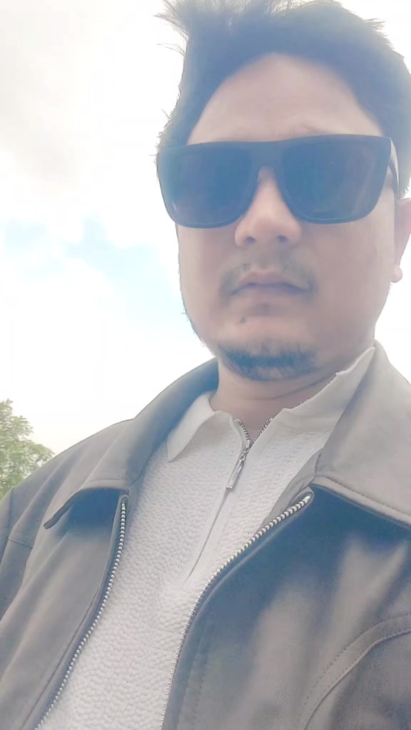 @Ru🐝 Adhikari