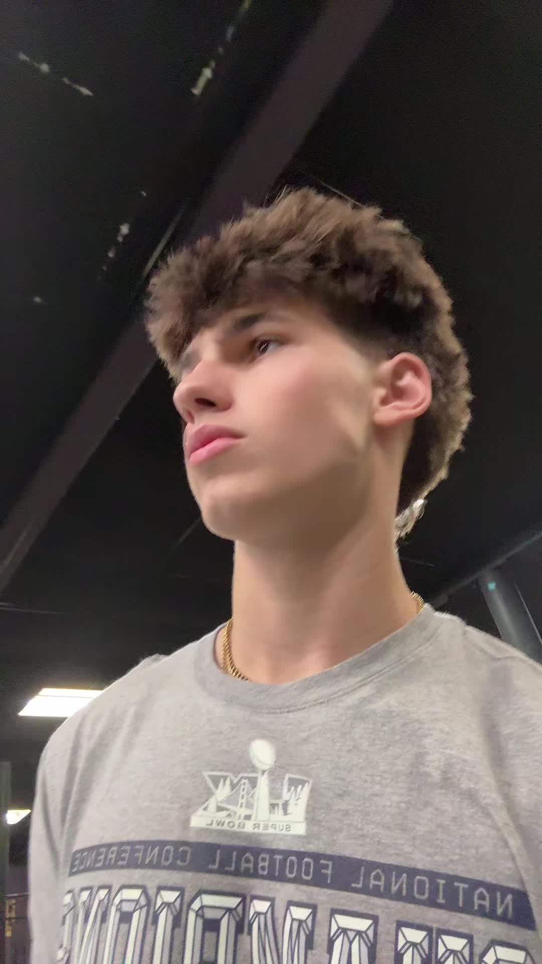 @AJ 🪿