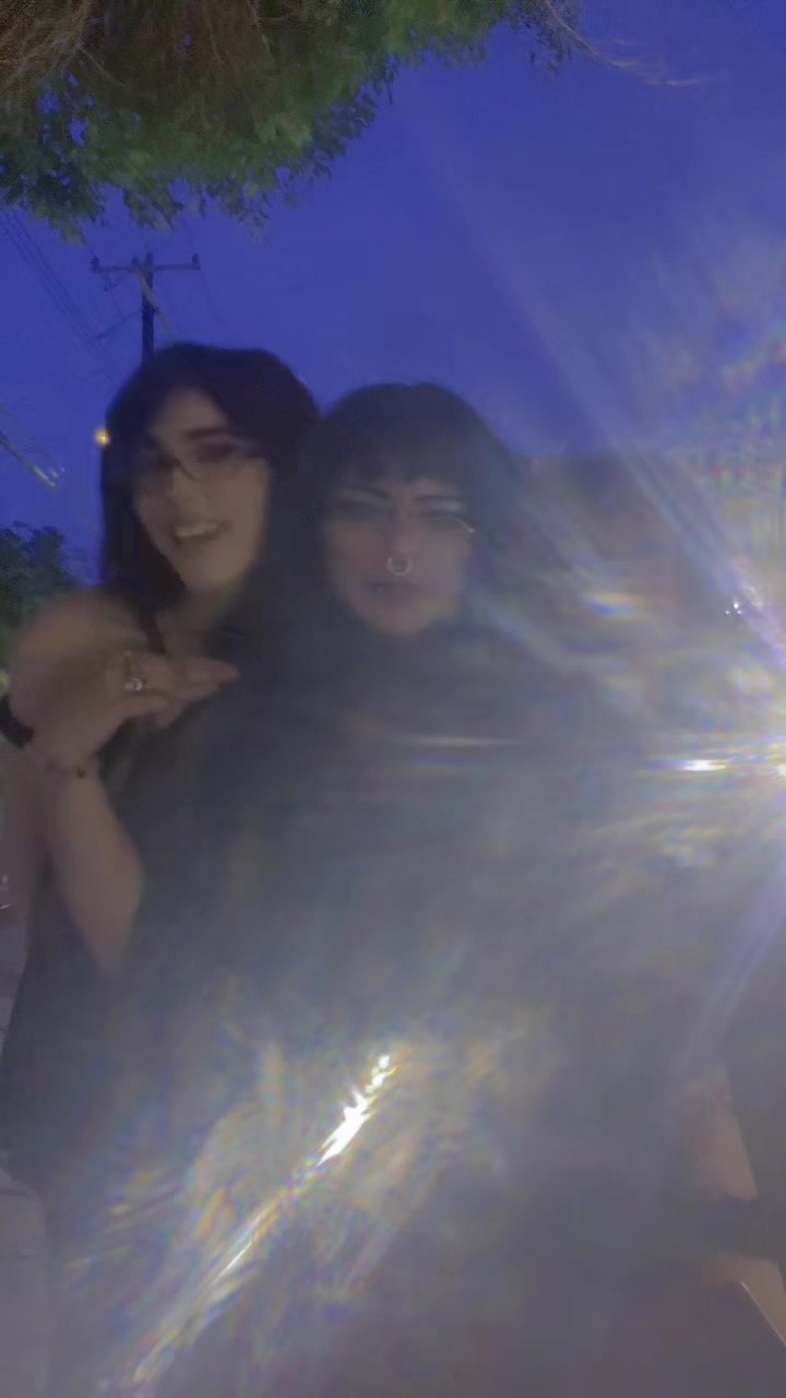 @bella