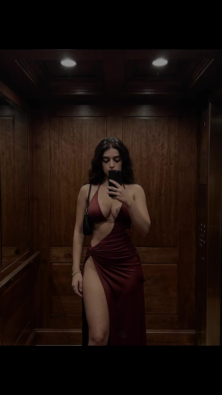 @Aniasharmaa.