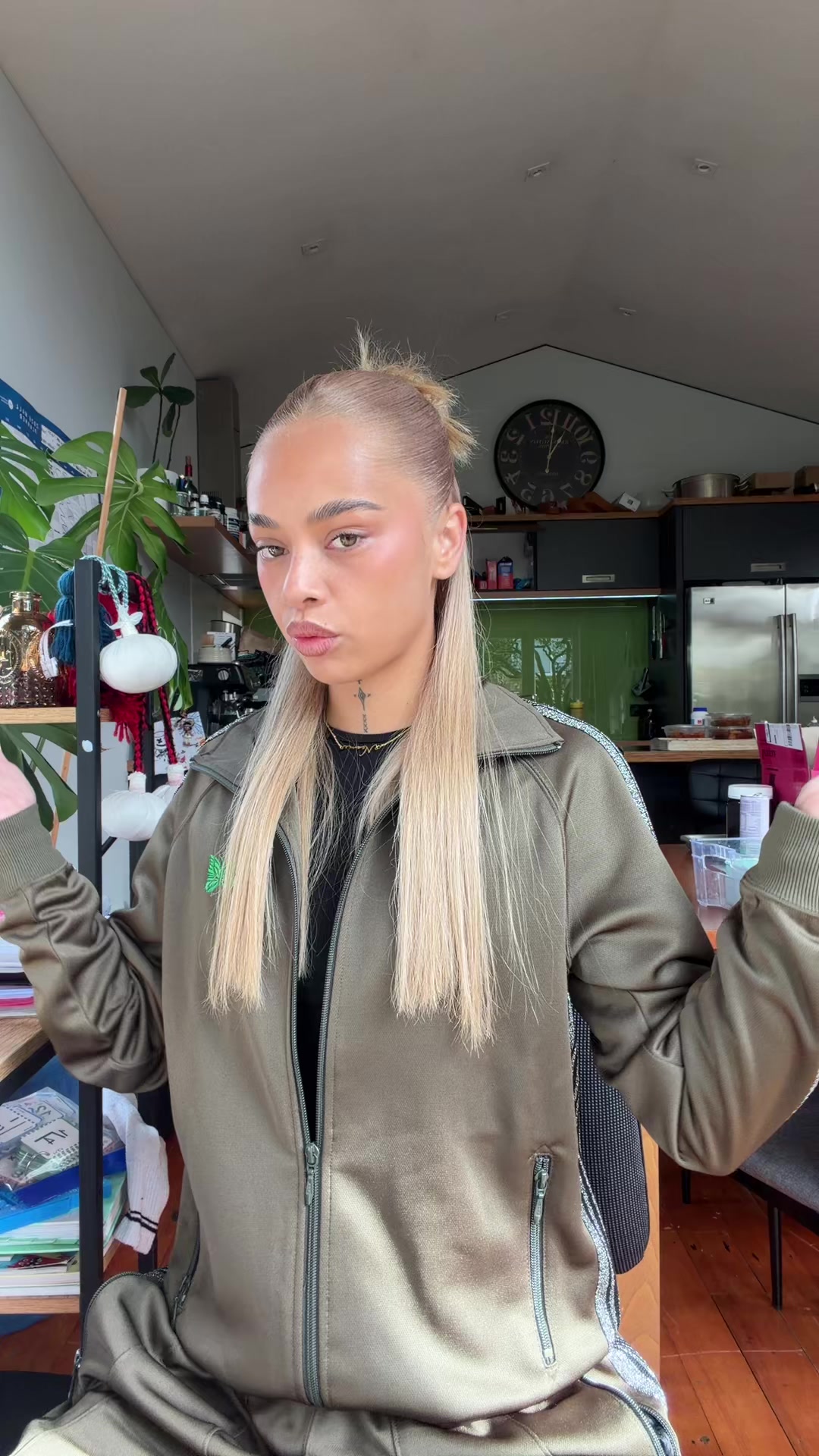 @naomitetai_