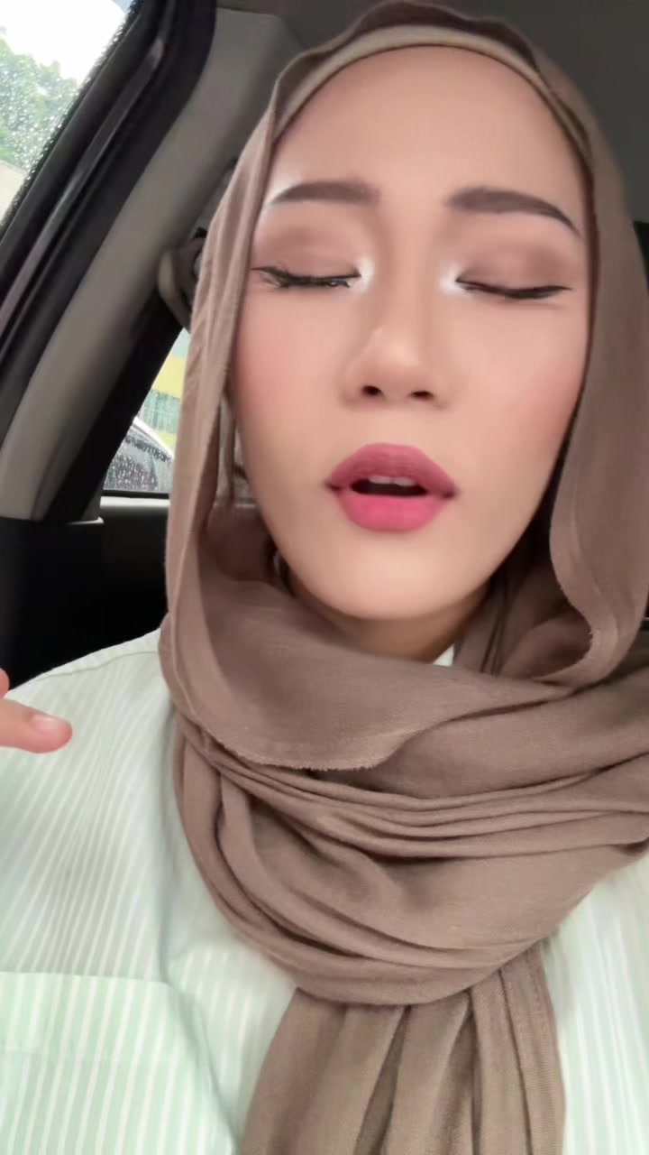 @isyanell