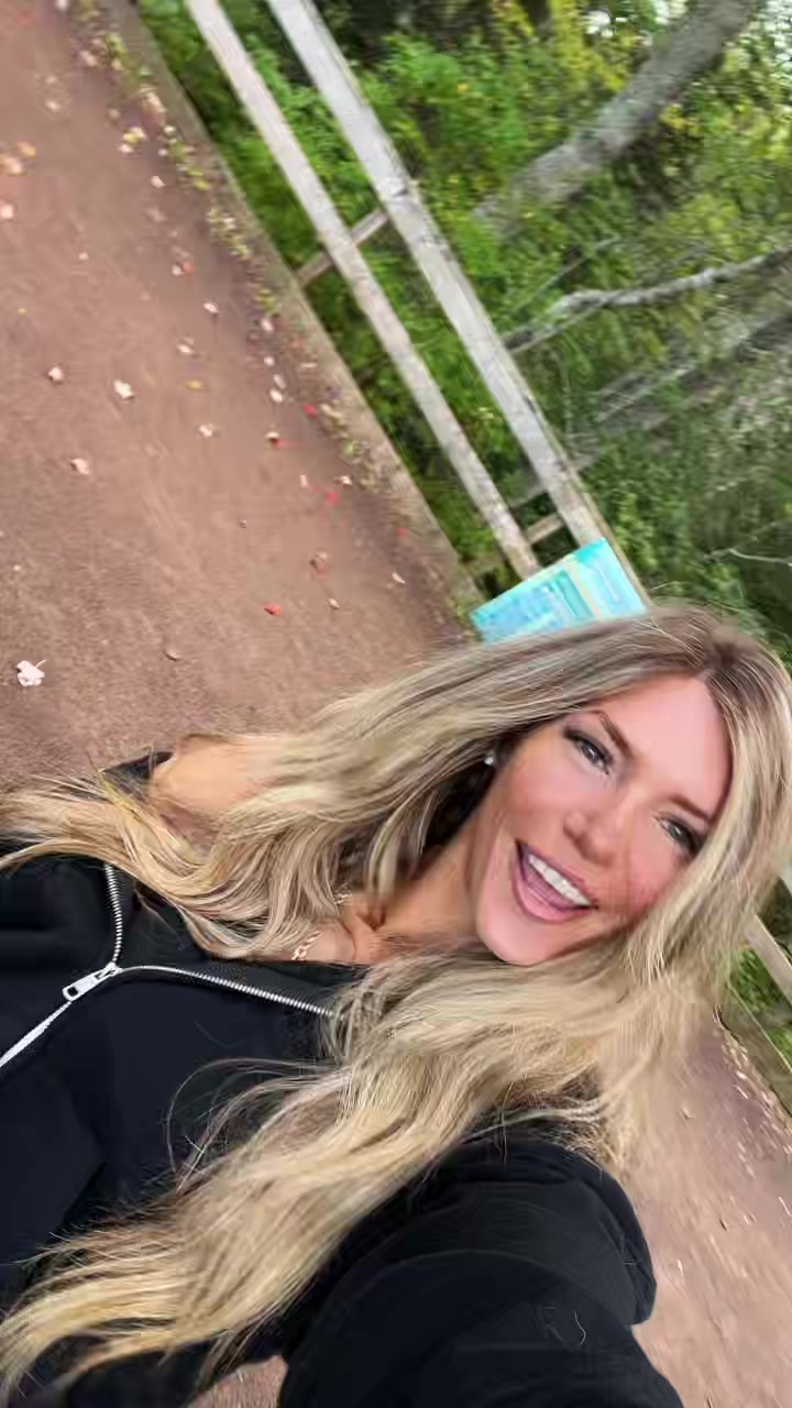 @cryssleb_