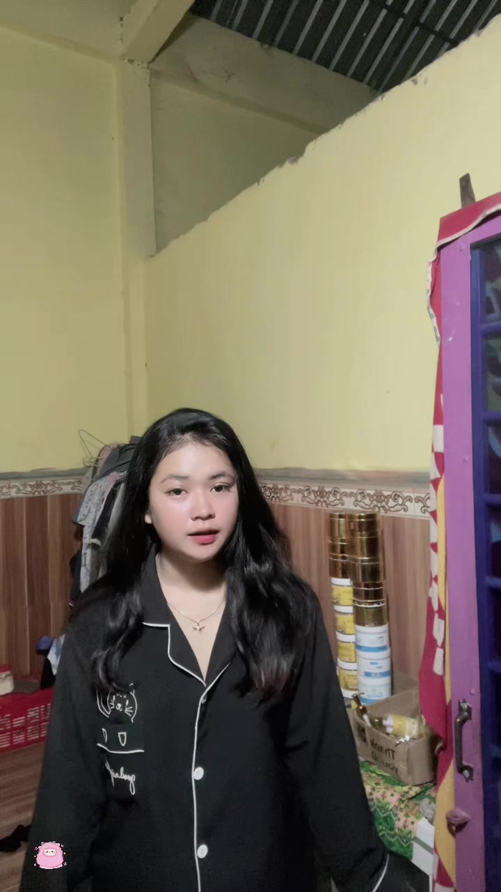 @👩&zwj;🦳🇰🇭👱&zwj;♂️🇻🇳
