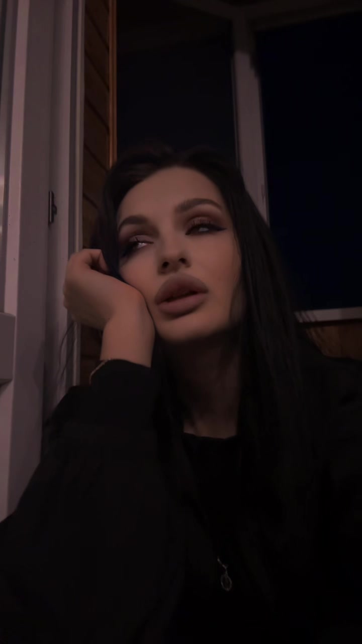 @_ustinowa_