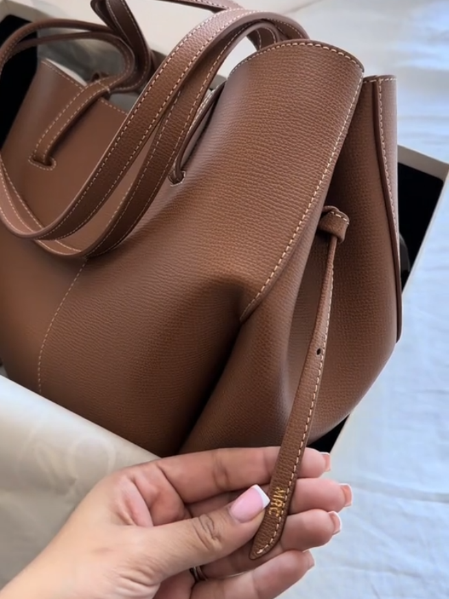 @nellyfinds