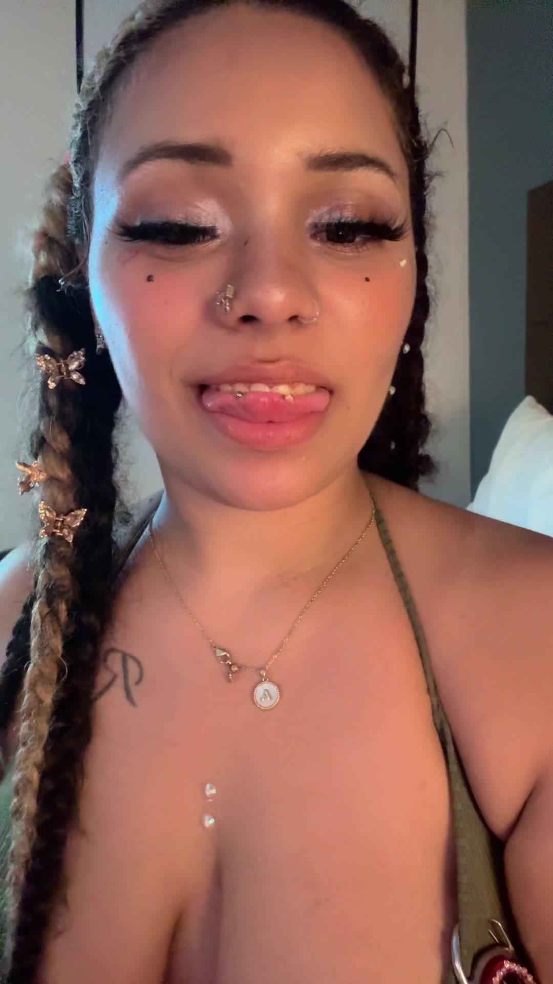 @linalittlecloser