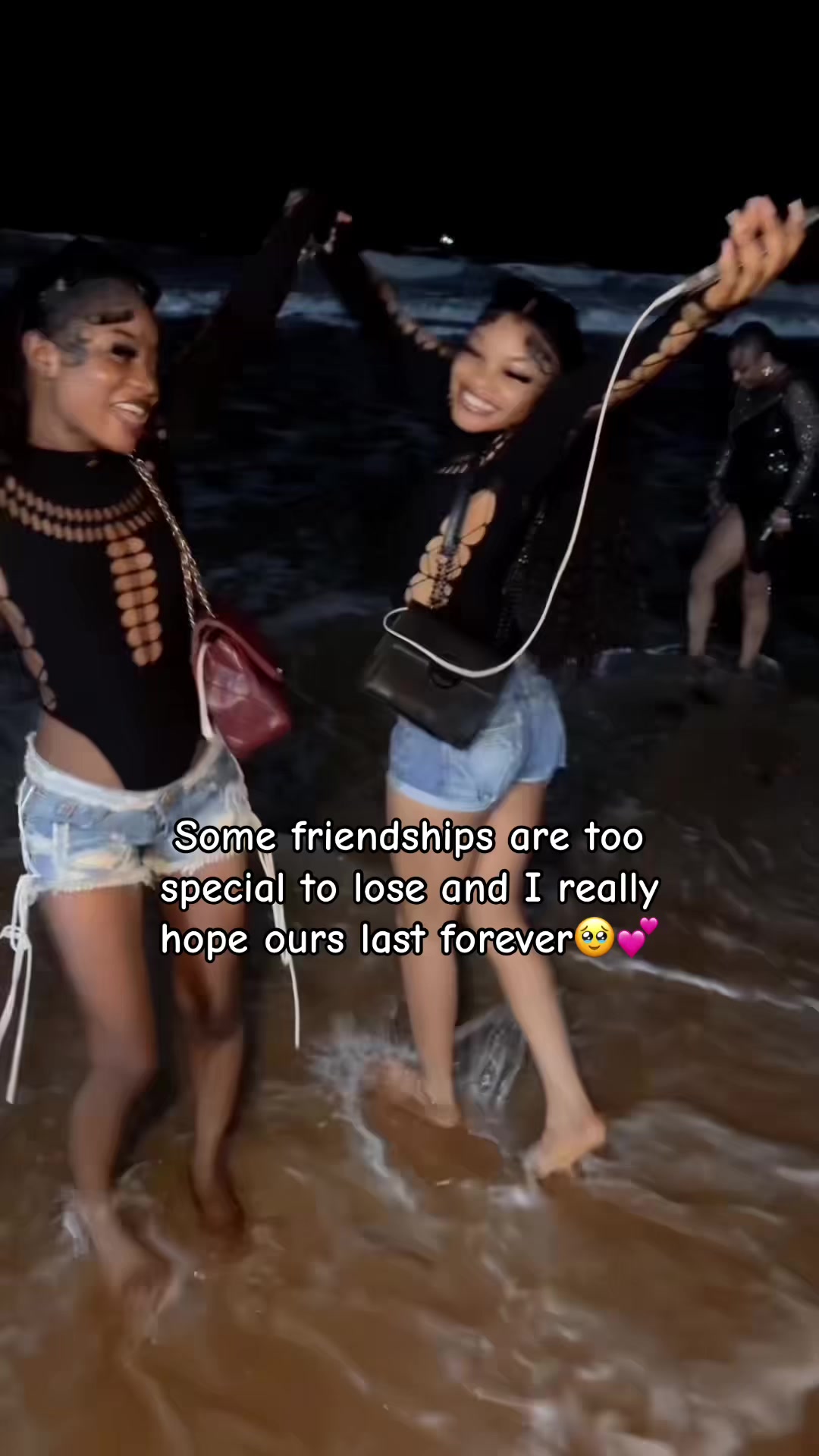 @ROSHEEDAT🎀🥂🌸❤️