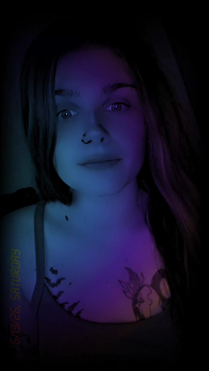 @Tay💜🖤