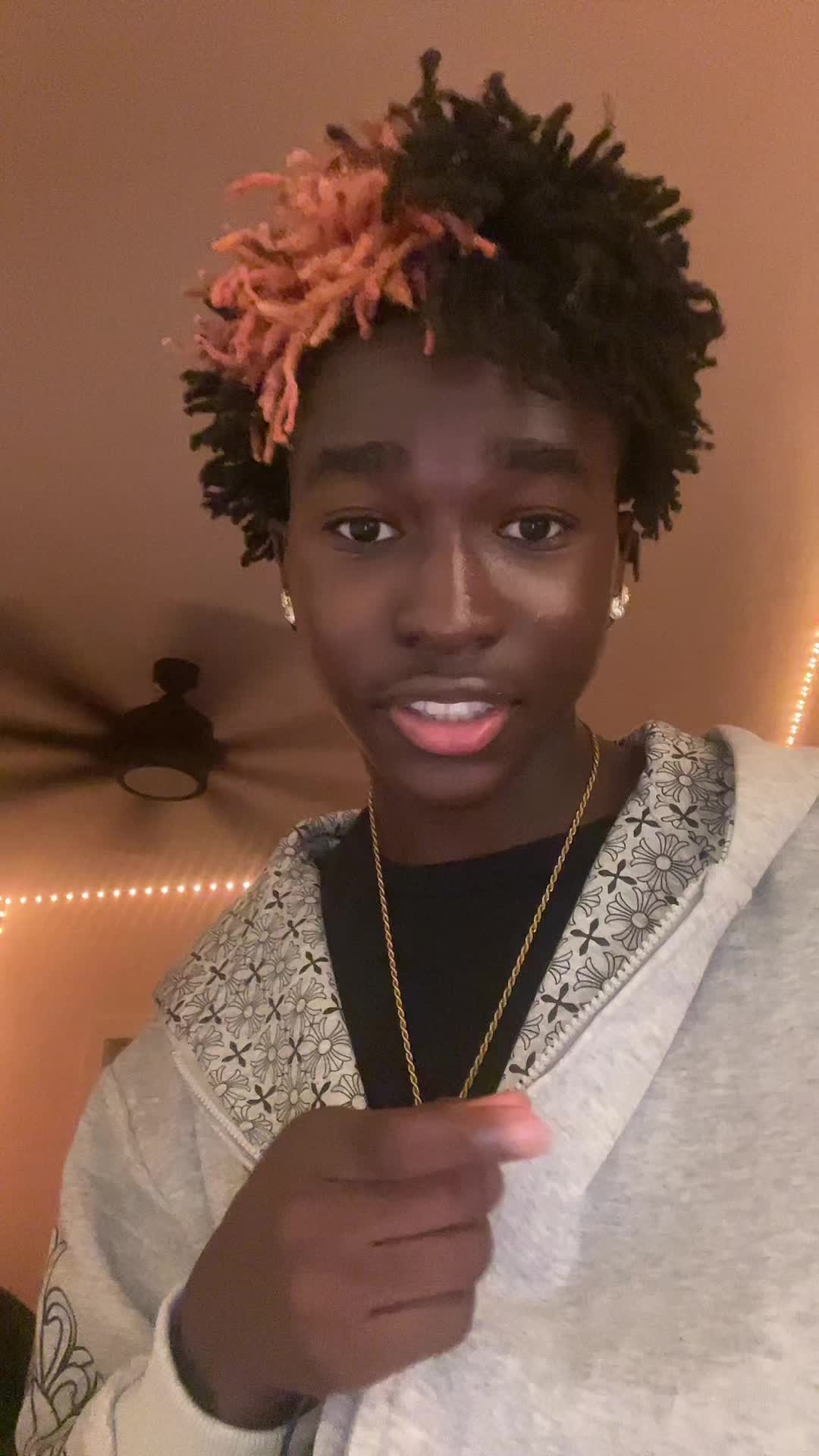 @𝒯𝓎𝑜👩🏽&zwj;🎤