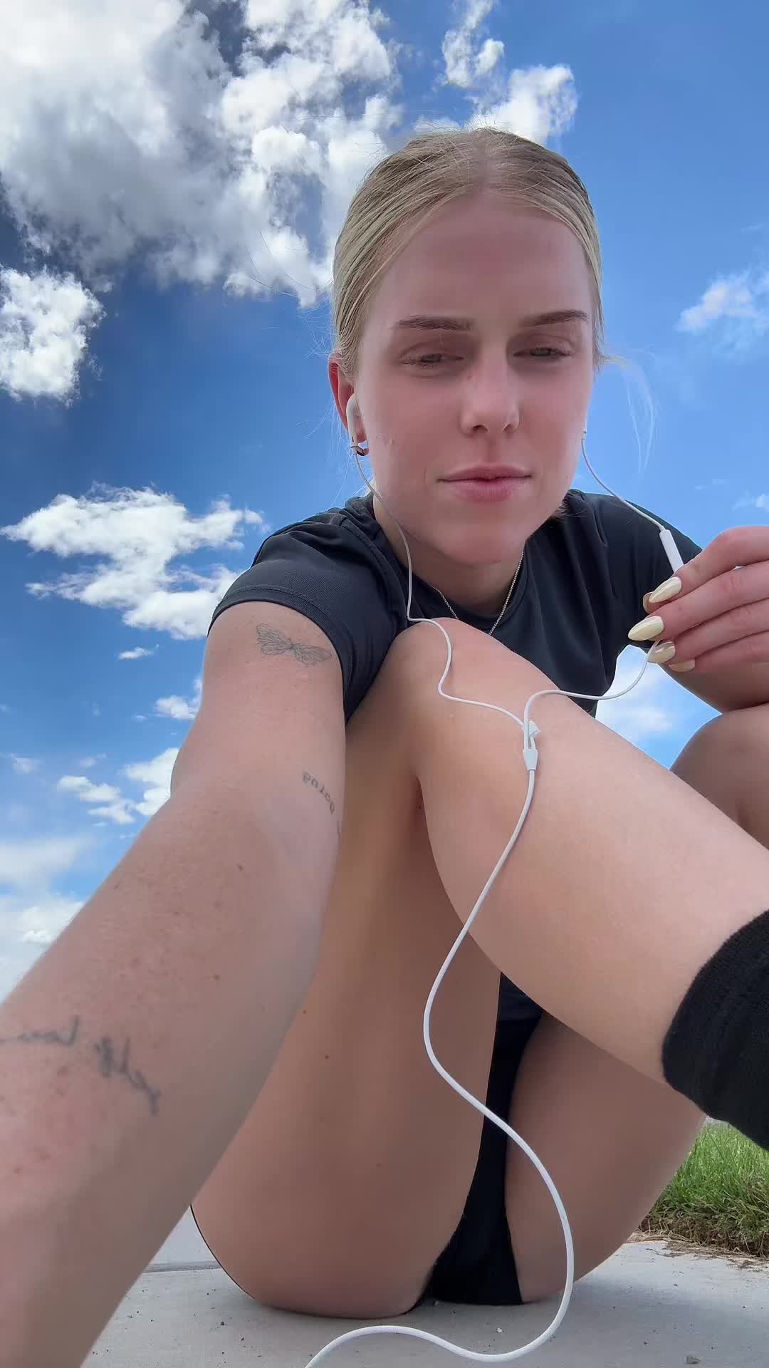 @T