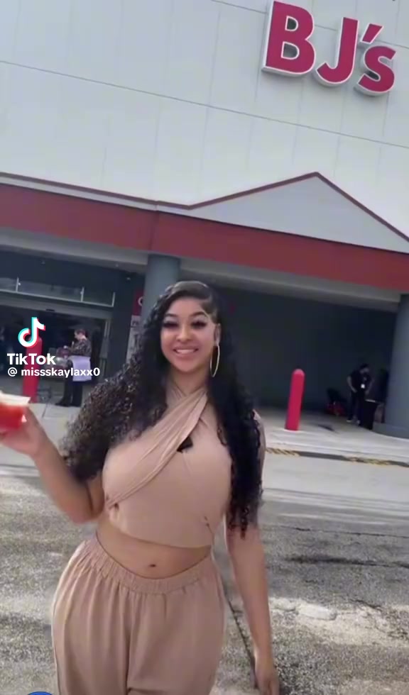 @Missskaylax