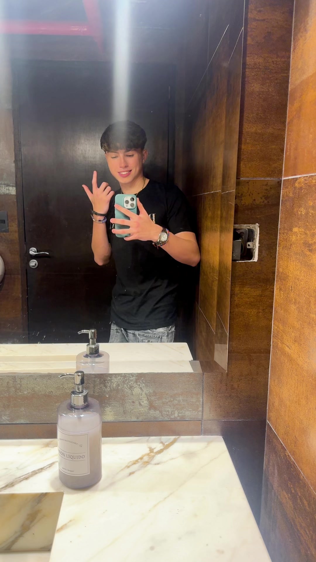 @Amadeo🧃