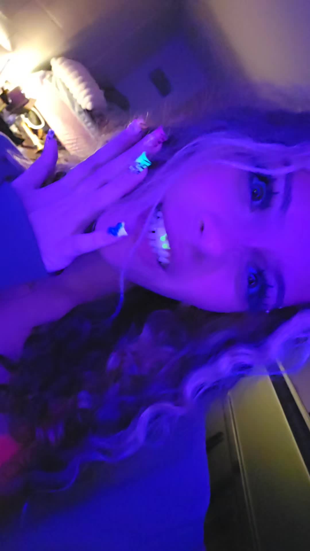 @🦄
