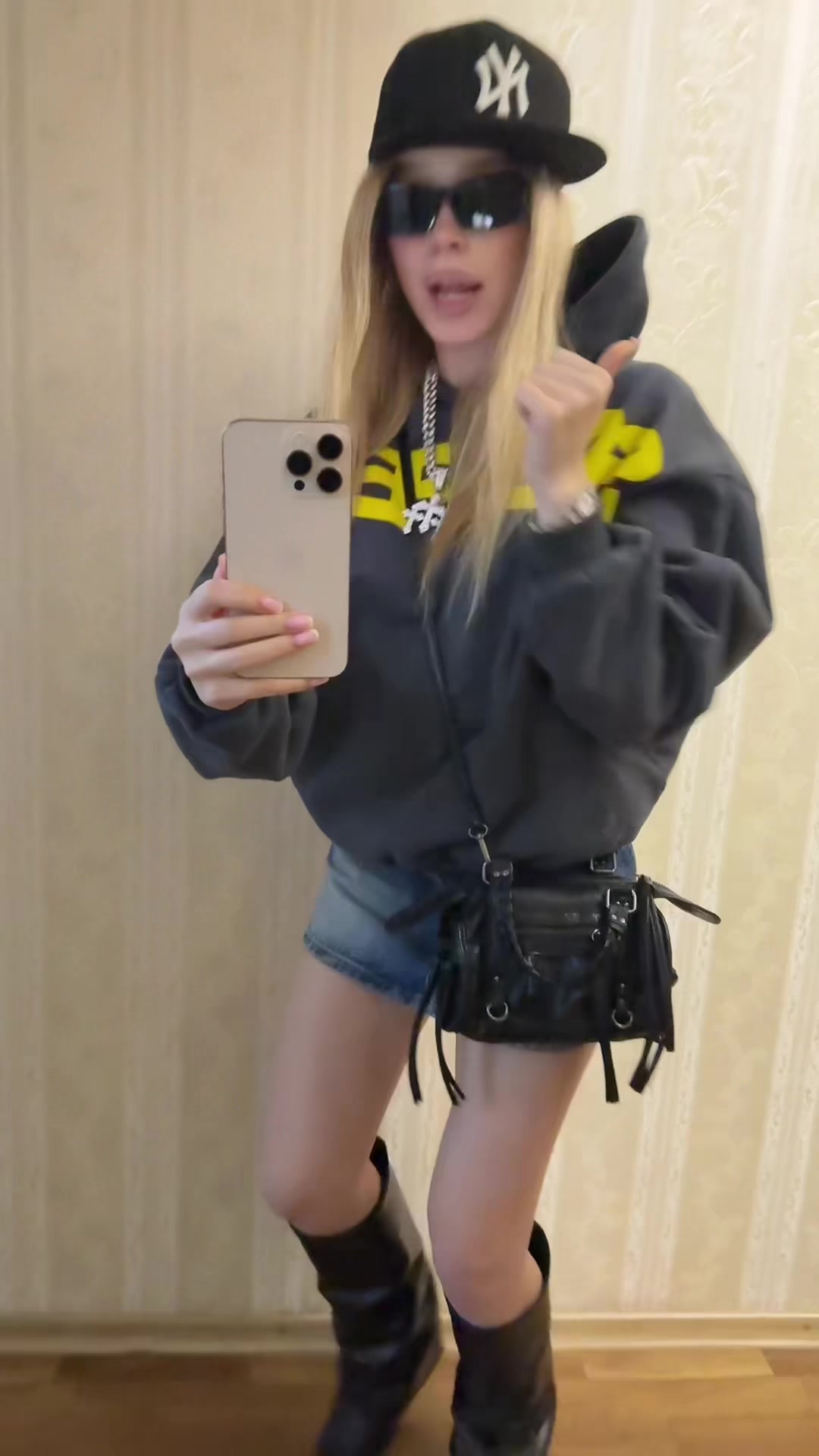 @lizzitak