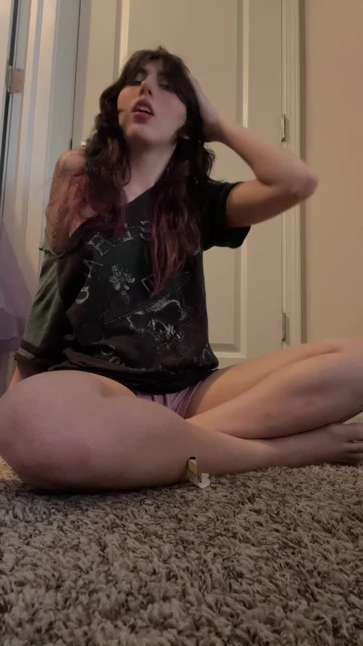 @<3 :}