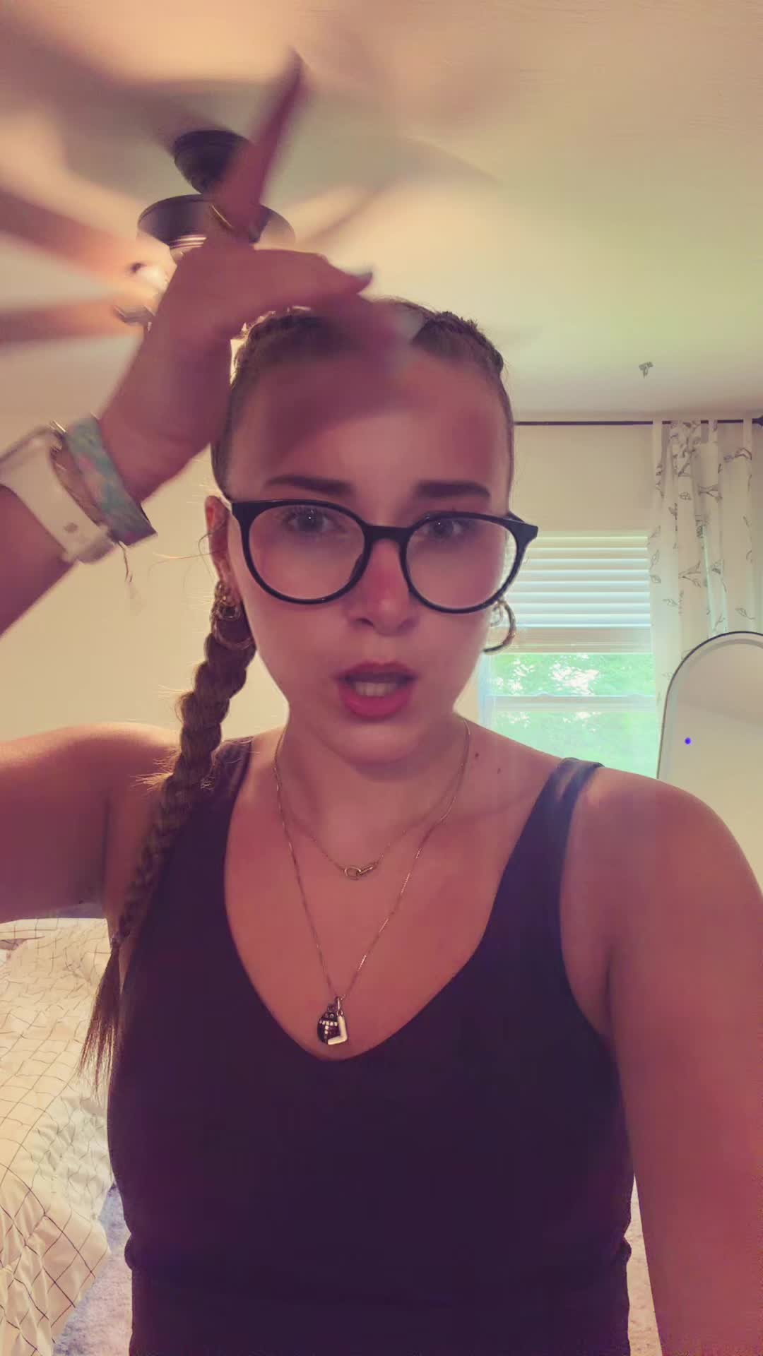 @🦄