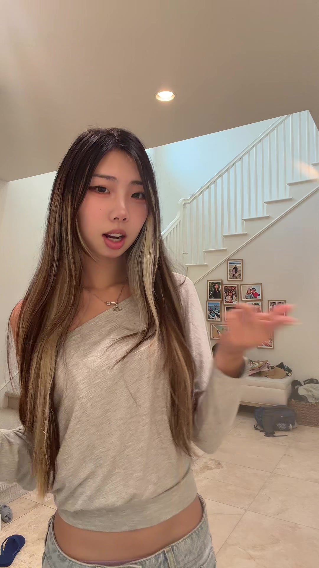 @adri_323_