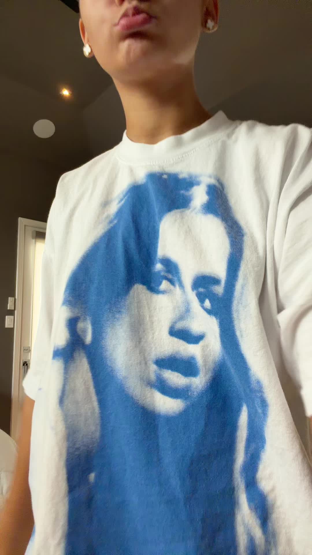 @😇