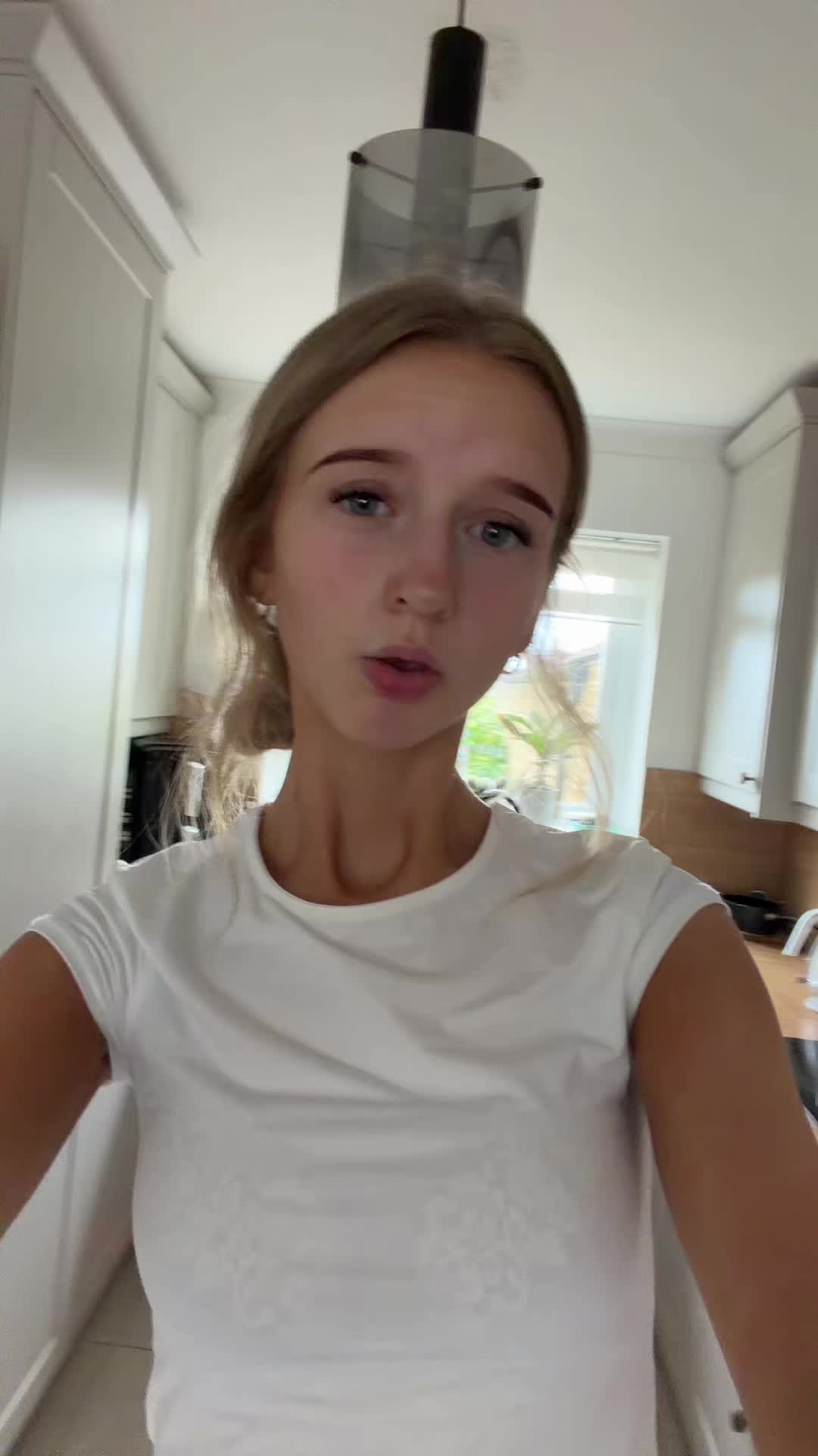 @𝓁𝒶𝓊𝓇𝒶🪽🧁