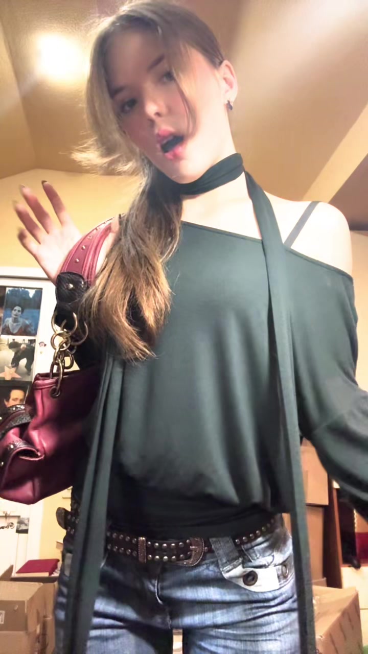 @Alisa sleepy🦇