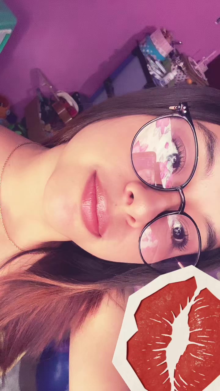 @vaniahern1